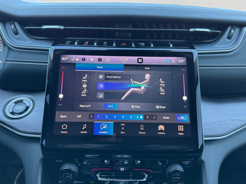 Used 2023 Jeep Grand Cherokee L Limited w/ Luxury Tech Group II image 22