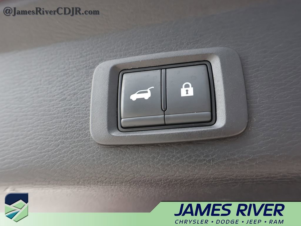 Used 2025 Mitsubishi Outlander SEL image 16