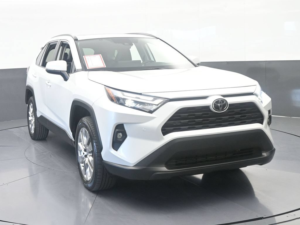 Used 2025 Toyota RAV4 XLE Premium FWD image 9