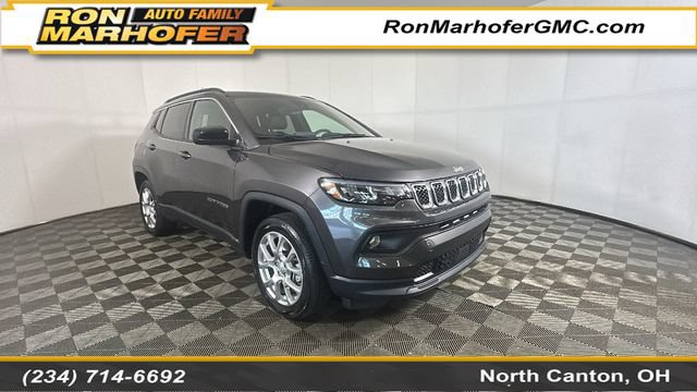 Used 2024 Jeep Compass Latitude w/ Sun and Sound Group AWD/4WD image 1