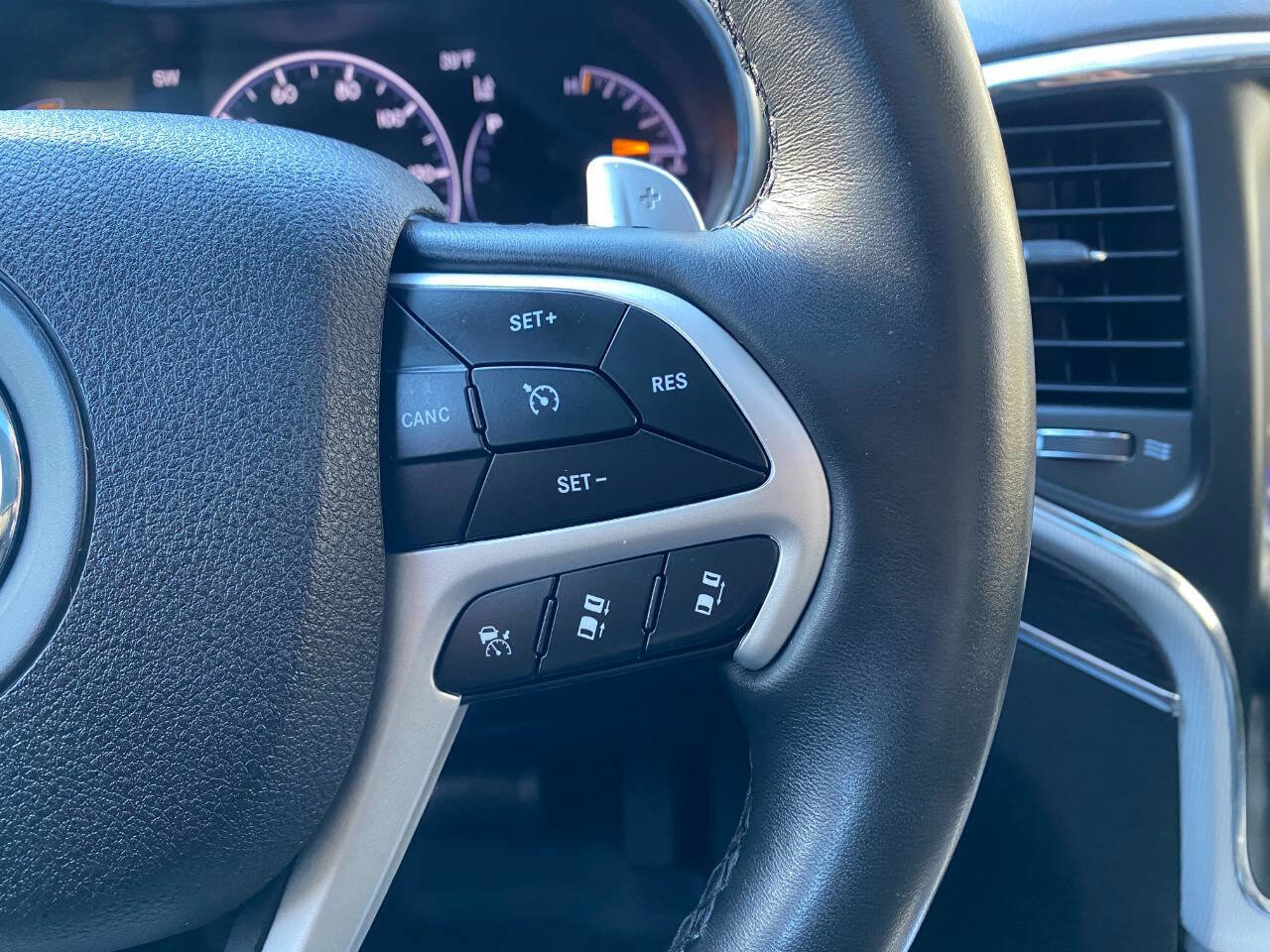 Used 2018 Jeep Grand Cherokee Summit w/ Skid Plate Group image 28