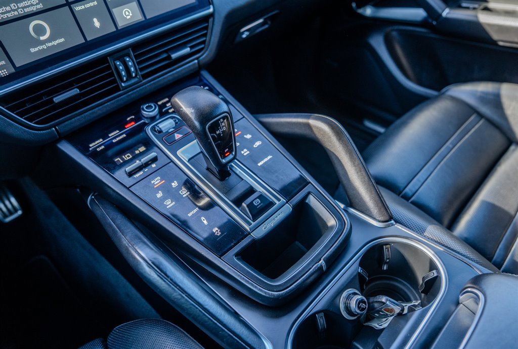 Used 2019 Porsche Cayenne Turbo w/ Sportdesign Package image 22