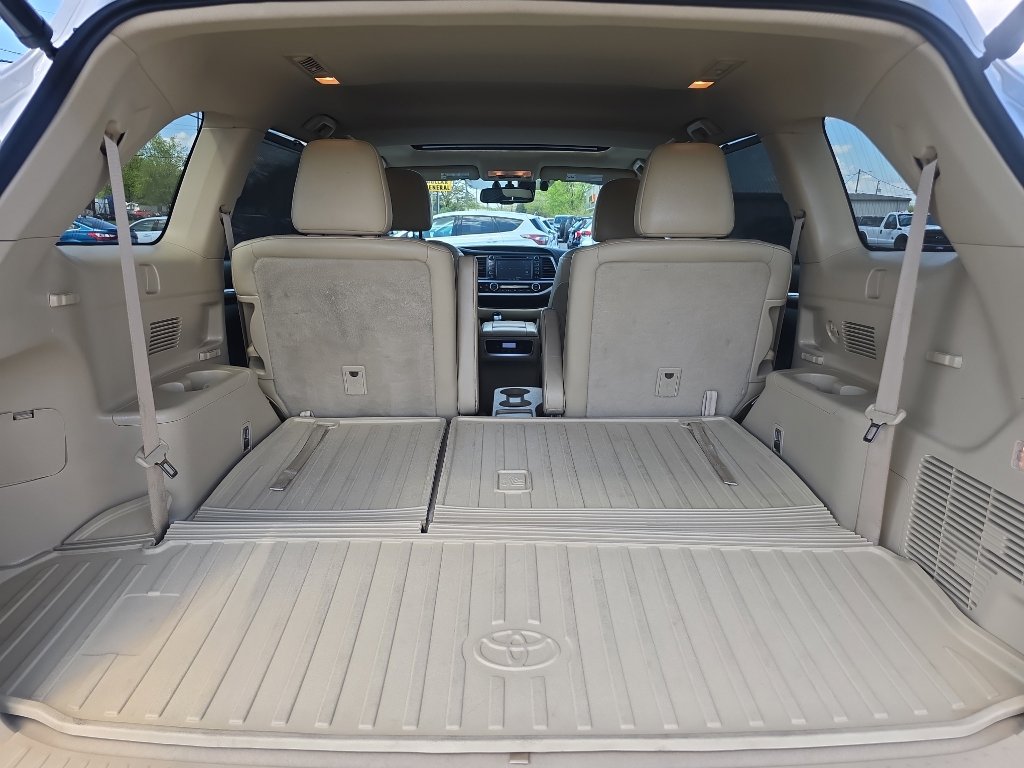 Used 2016 Toyota Highlander Limited w/ Driver Technology Package AWD/4WD image 12