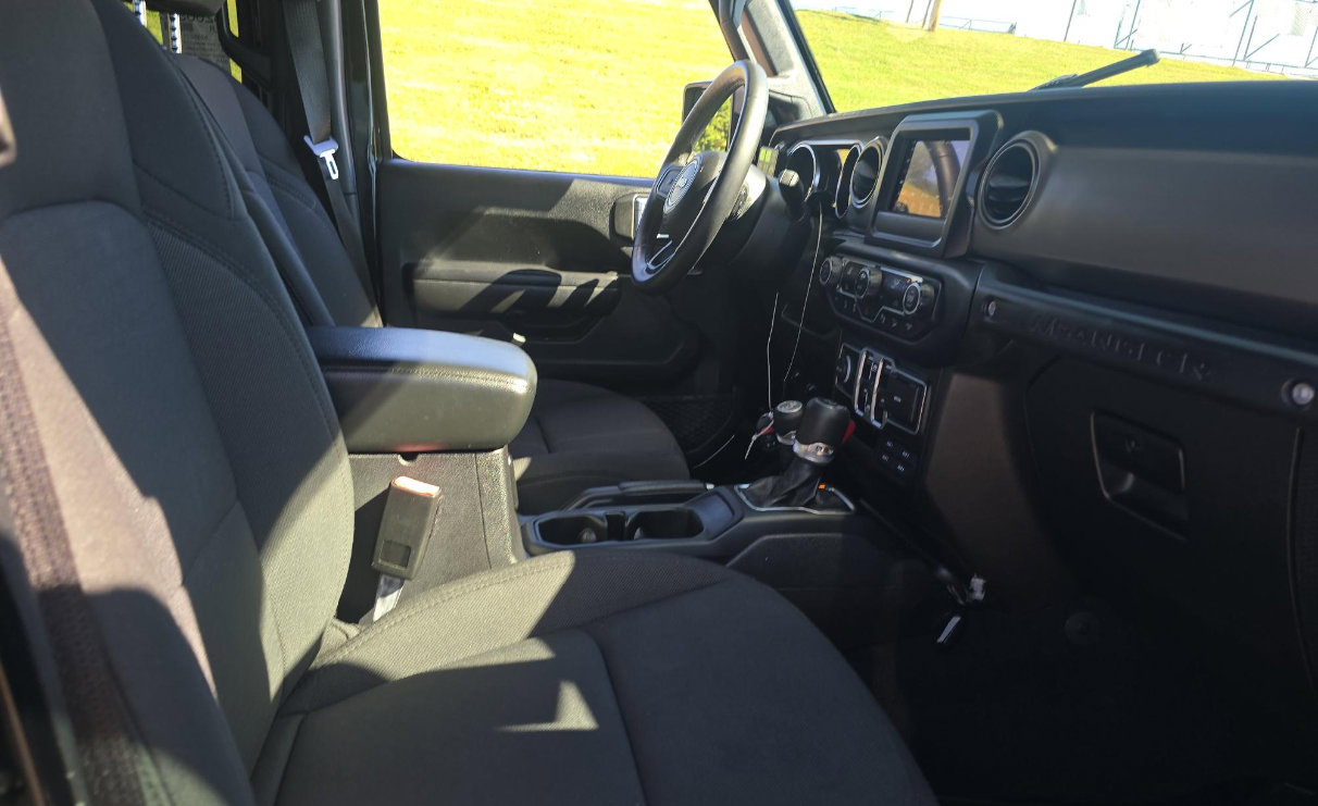 Used 2021 Jeep Wrangler Unlimited Sport image 10