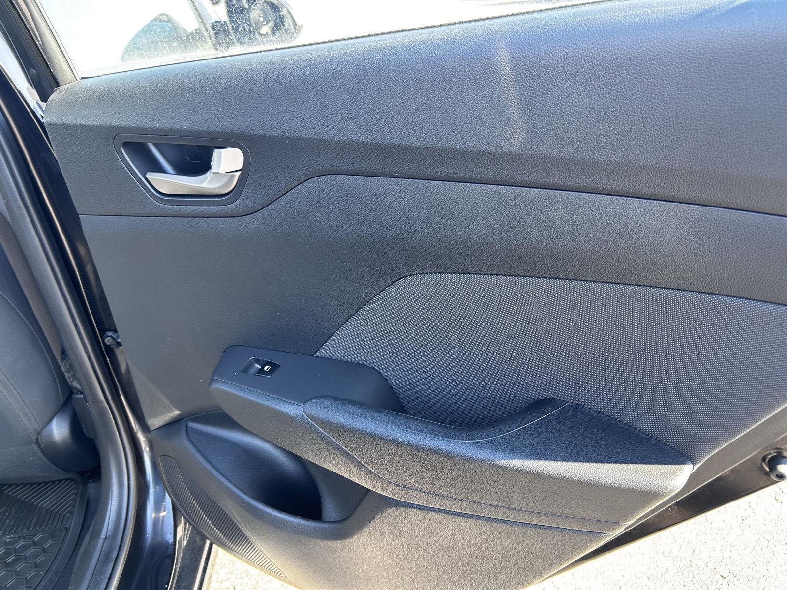 Used 2019 Hyundai Accent SE image 14