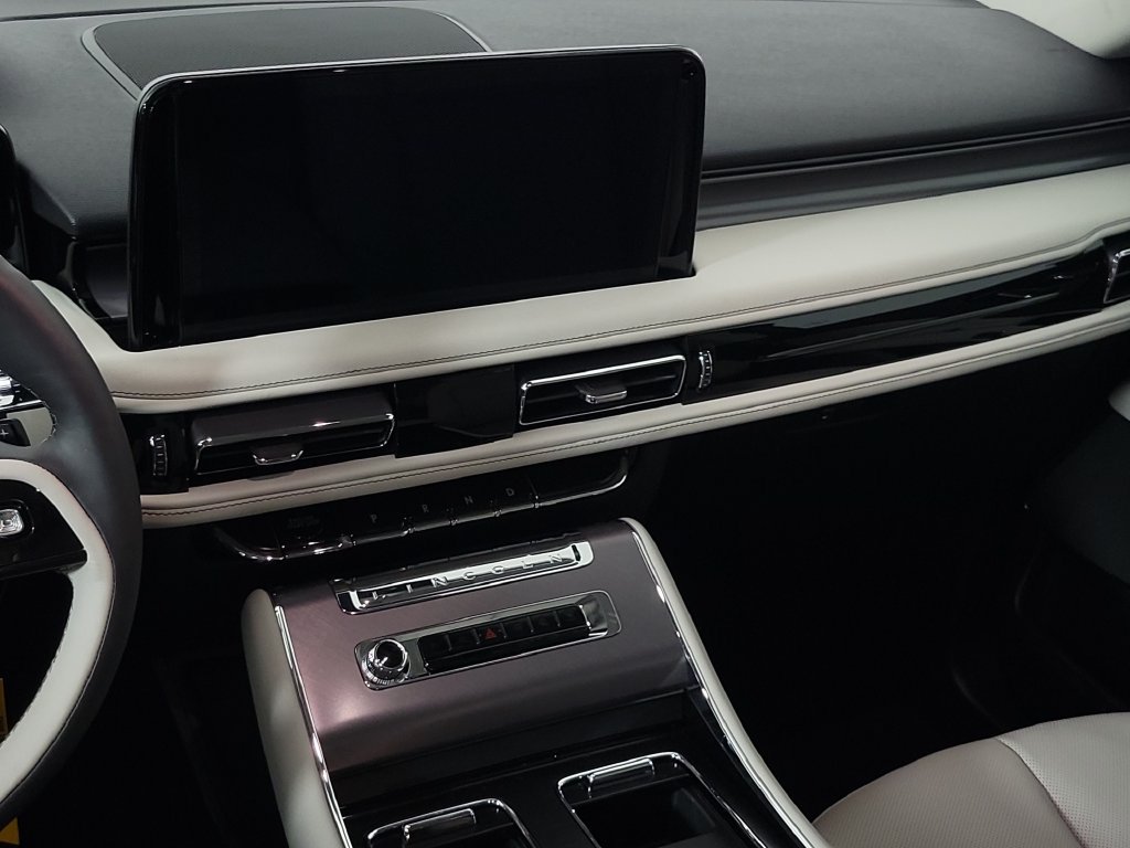 New 2026 Lincoln Aviator 2WD w/ Jet Appearance Package image 12