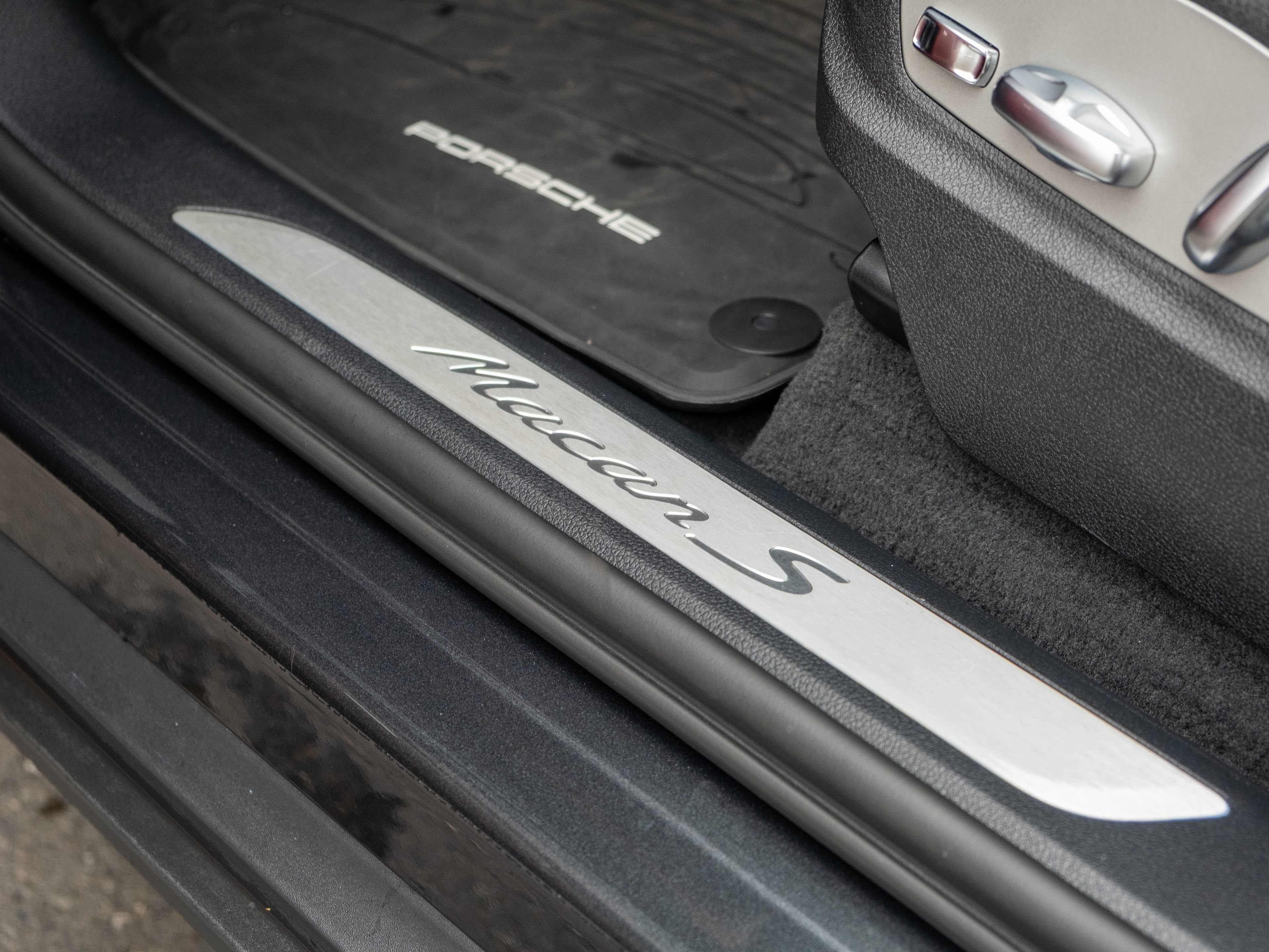 Certified 2024 Porsche Macan S AWD/4WD image 44
