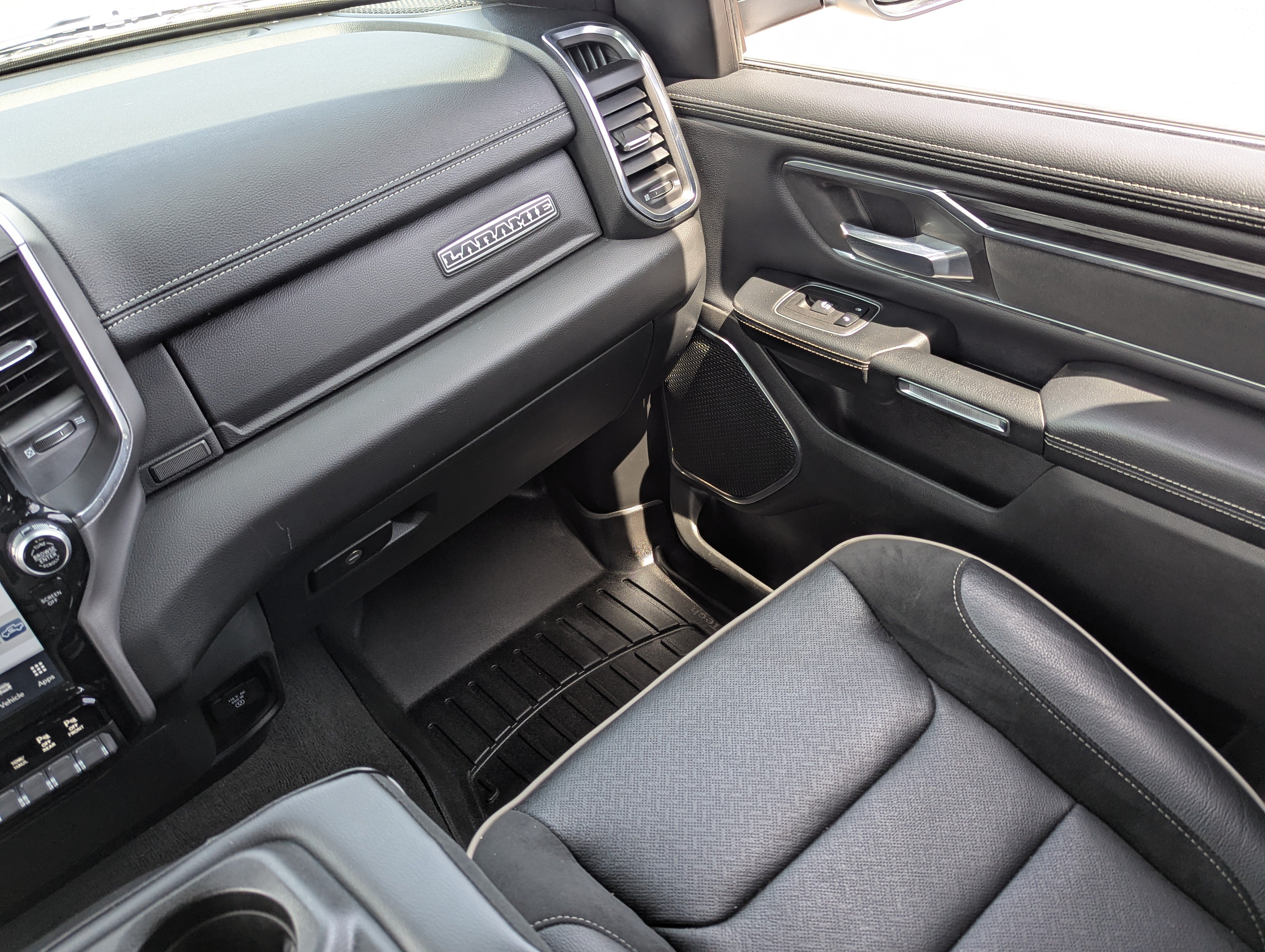 Used 2024 RAM 1500 Laramie AWD/4WD image 18