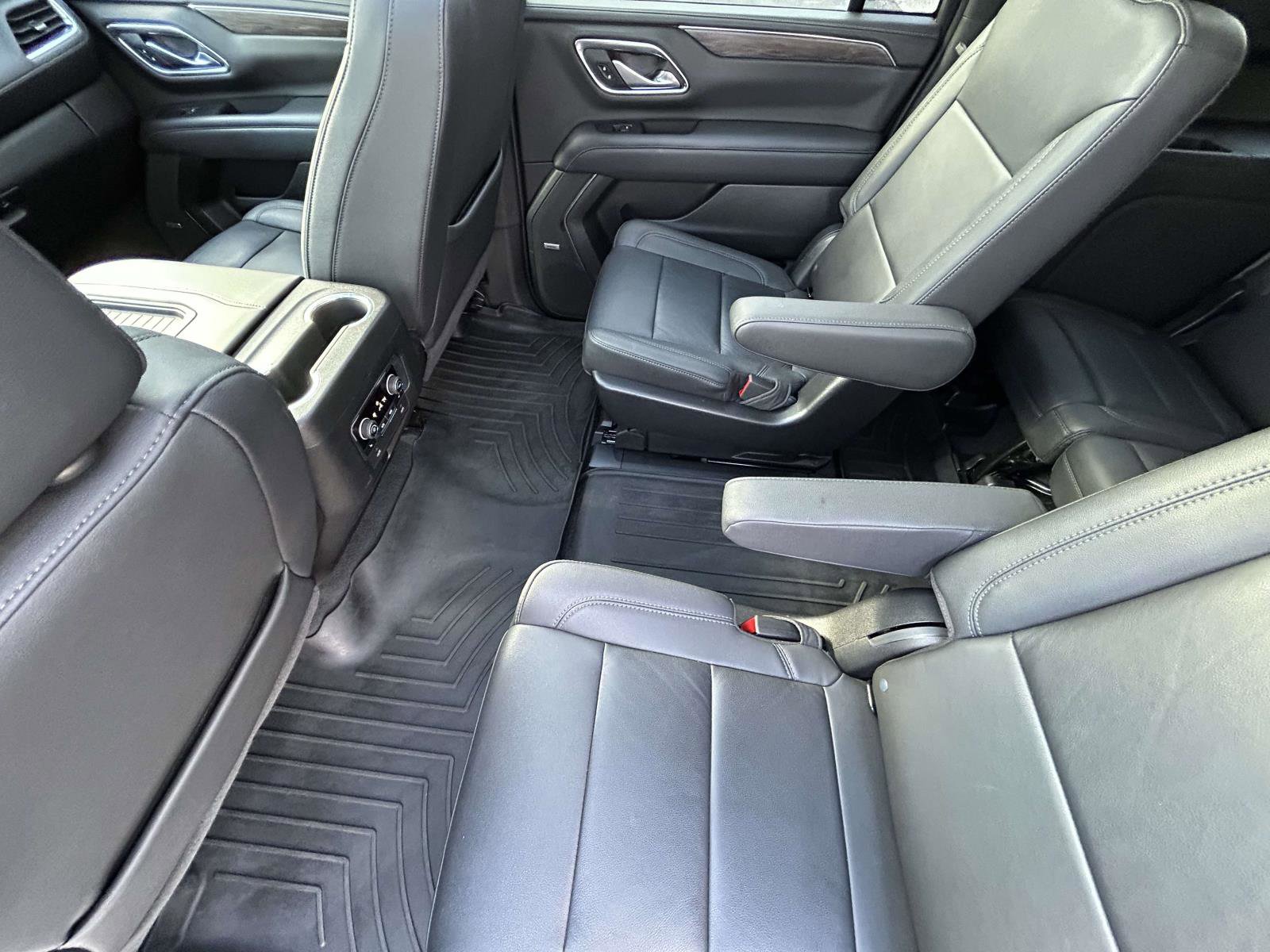 Used 2022 Chevrolet Suburban Z71 w/ Luxury Package image 12