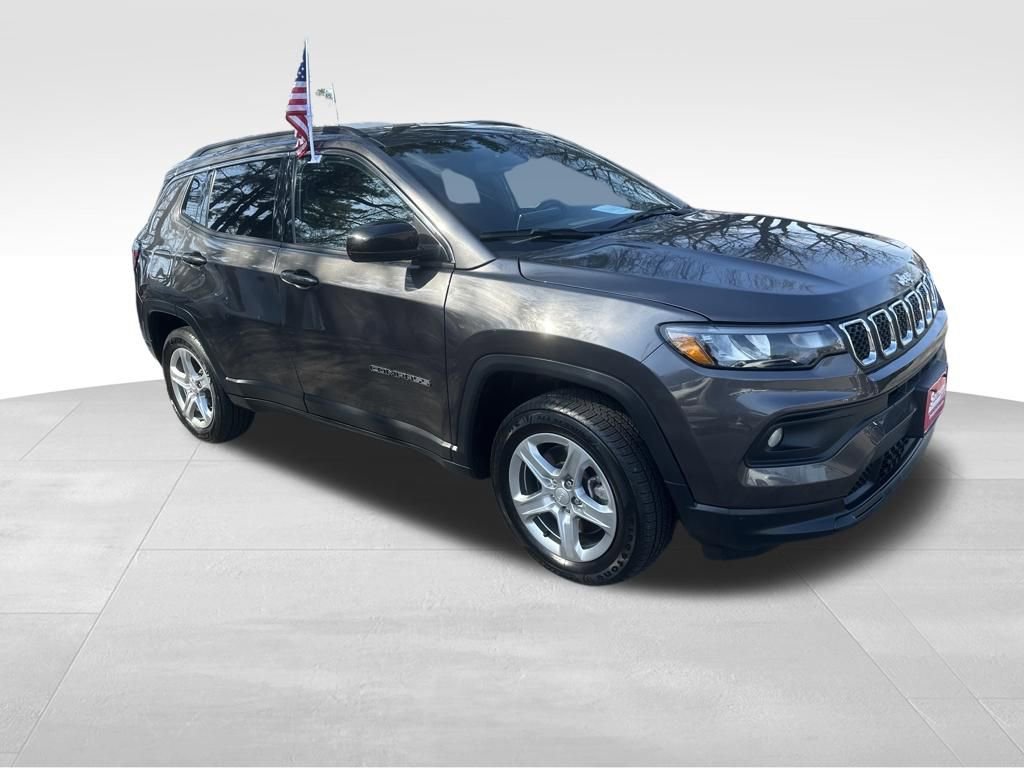 Used 2024 Jeep Compass Latitude AWD/4WD image 8