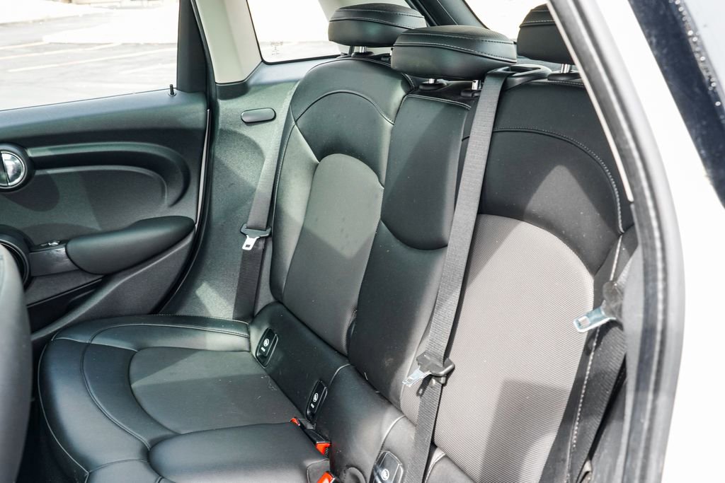 Used 2016 MINI Cooper 4-Door Hardtop image 16