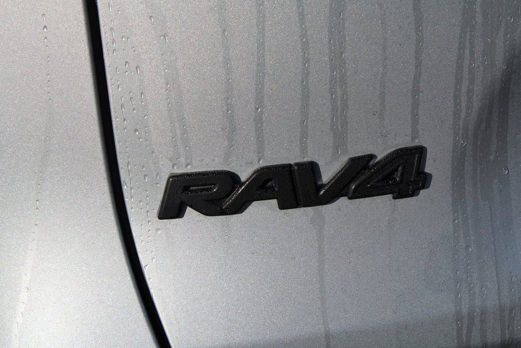 Used 2022 Toyota RAV4 LE image 10