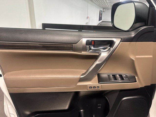 Used 2023 Lexus GX 460 Premium w/ Accessory Package AWD/4WD image 10