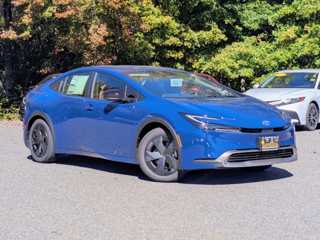 New 2027 Toyota Prius Plug-In Hybrid FWD image 1