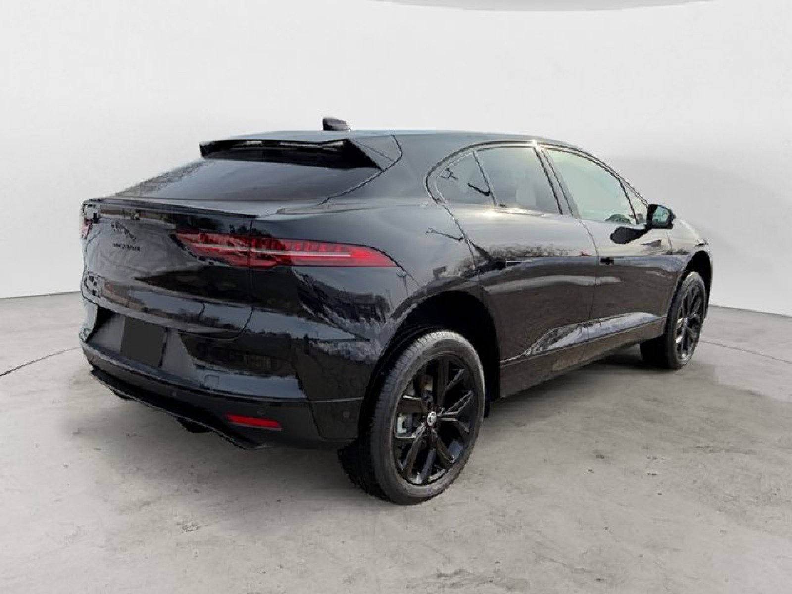 Used 2024 Jaguar I-PACE R-Dynamic HSE image 4