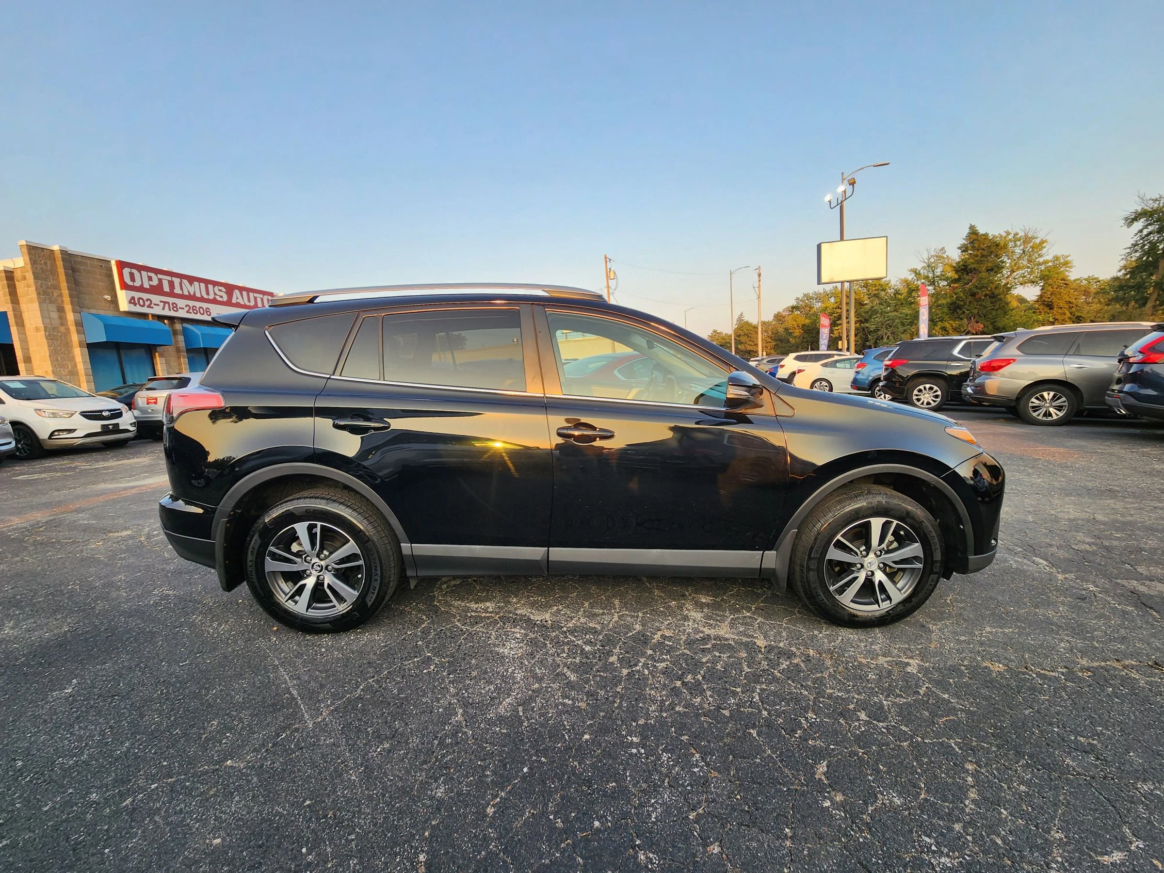 Used 2018 Toyota RAV4 XLE image 8
