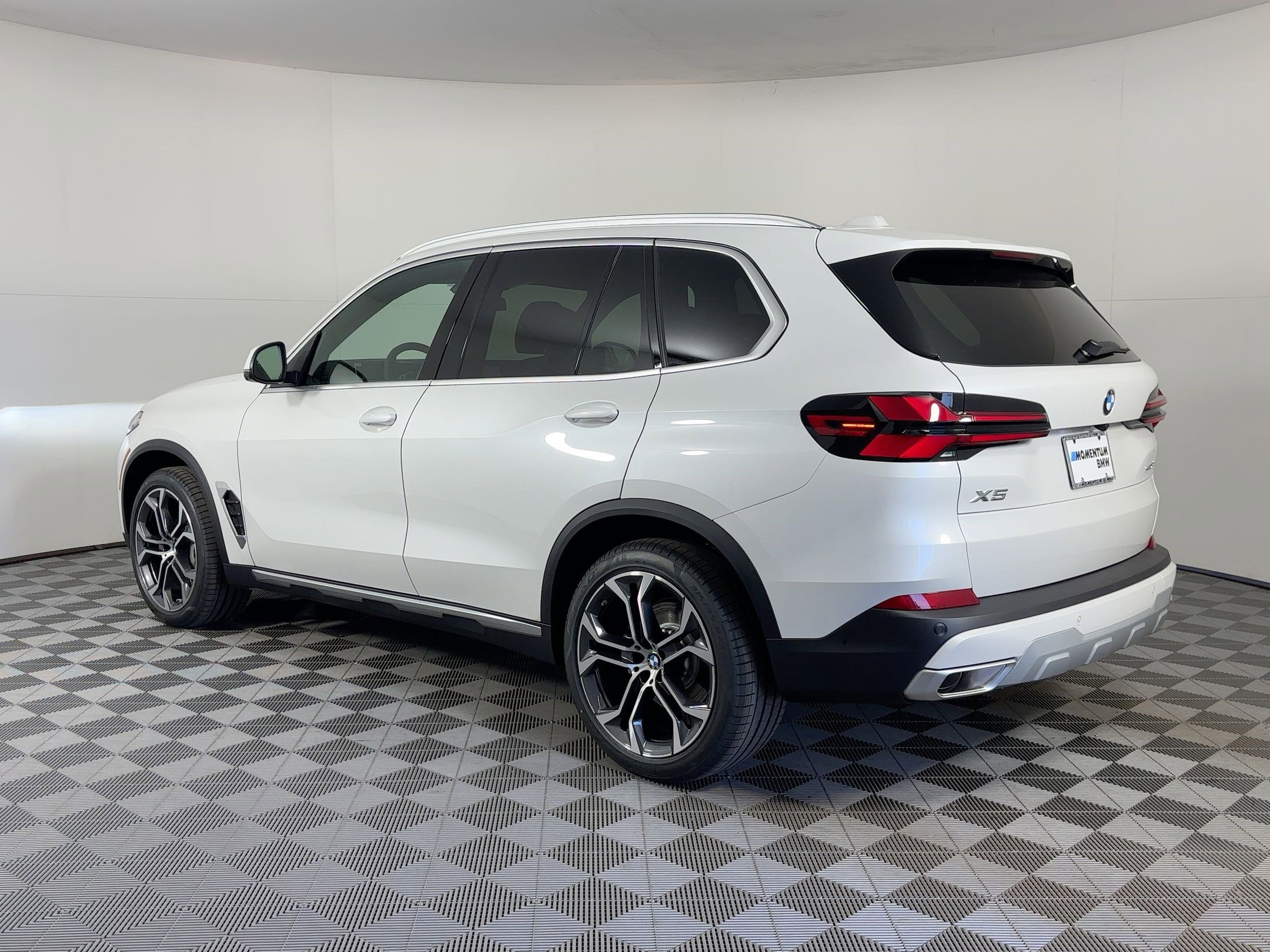 New 2026 BMW X5 sDrive40i w/ Climate Comfort Package image 3