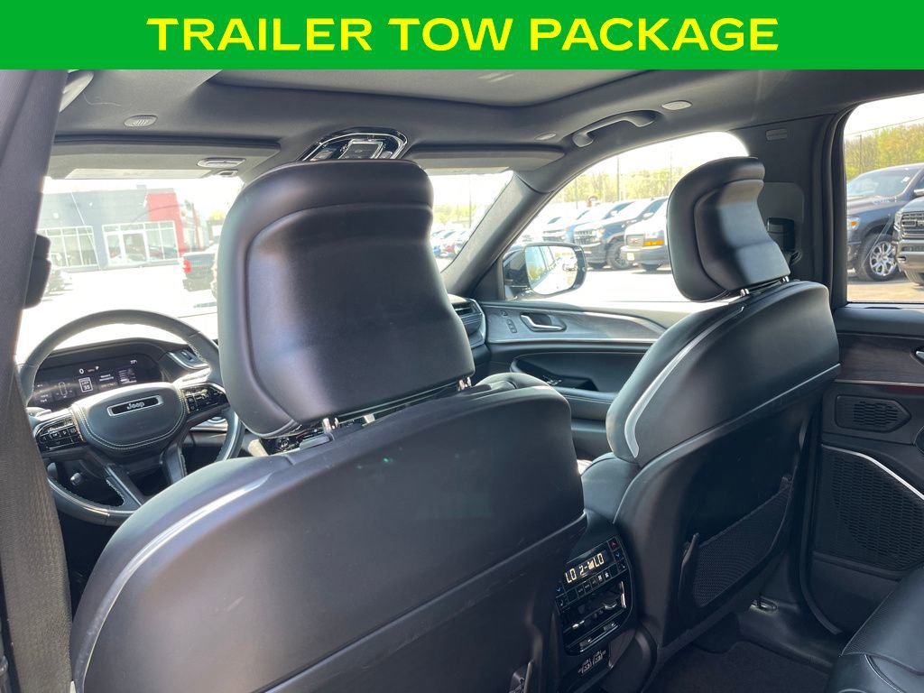 Used 2023 Jeep Grand Cherokee Overland w/ Luxury Tech Group IV AWD/4WD image 16