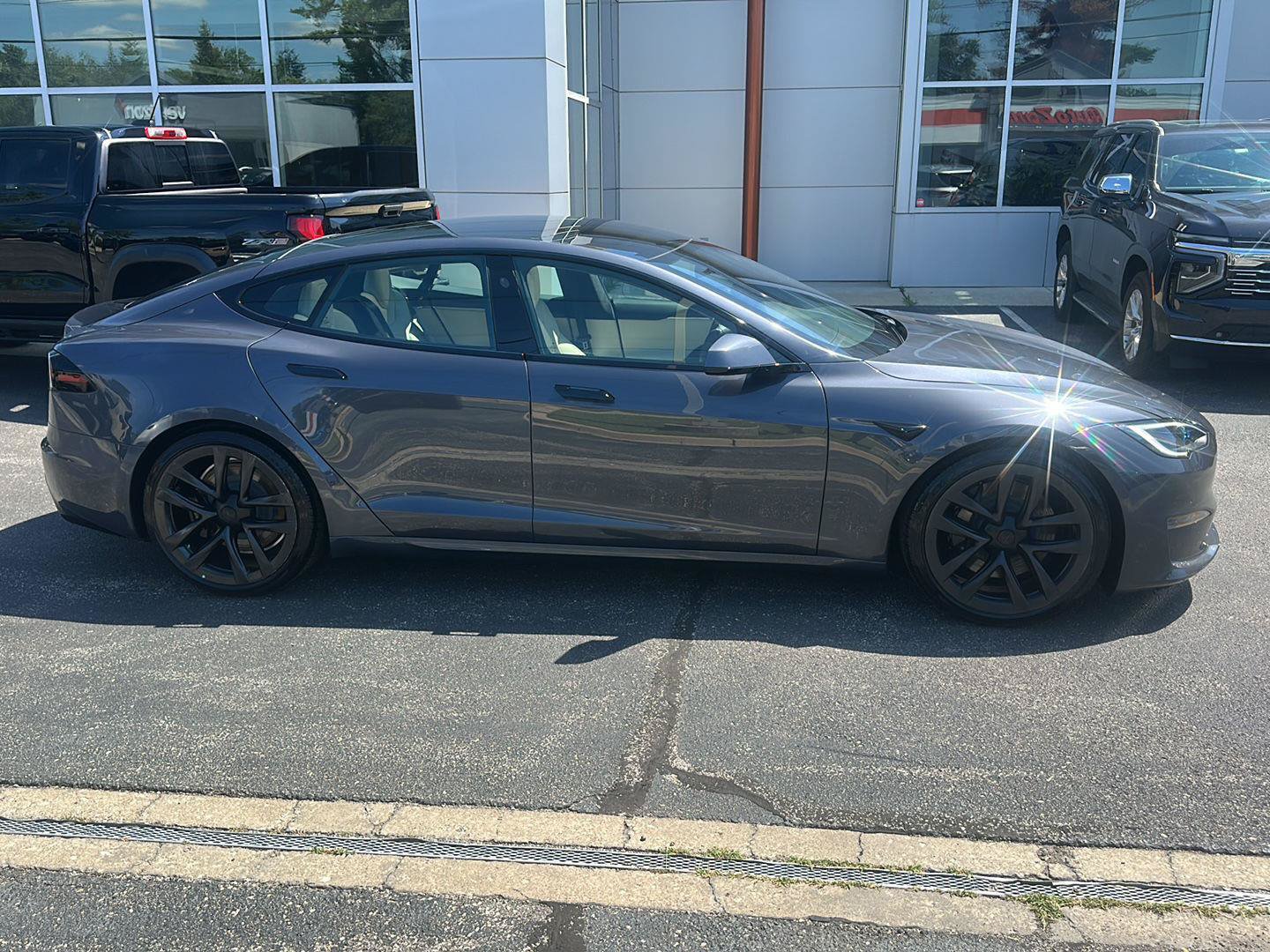 Used 2023 Tesla Model S Standard Range AWD/4WD image 2