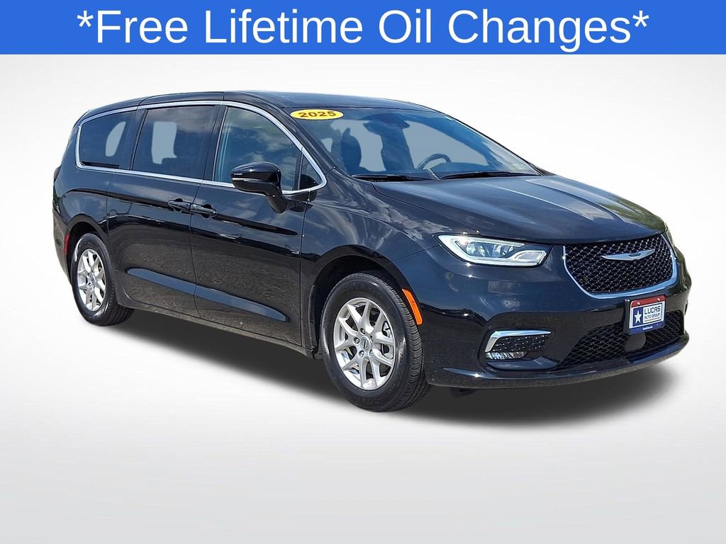 Used 2025 Chrysler Pacifica Select