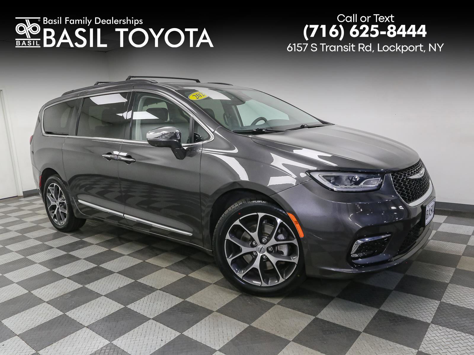 Used 2022 Chrysler Pacifica Limited w/ Uconnect Theater Family Group AWD/4WD image 1
