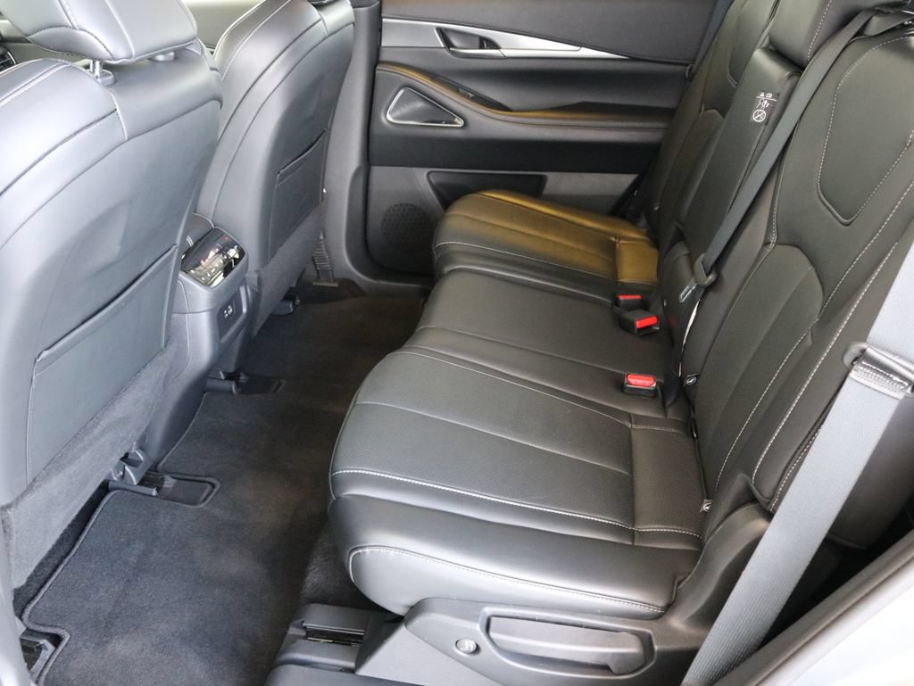 Certified 2025 INFINITI QX60 Luxe w/ Vision Package AWD/4WD image 26