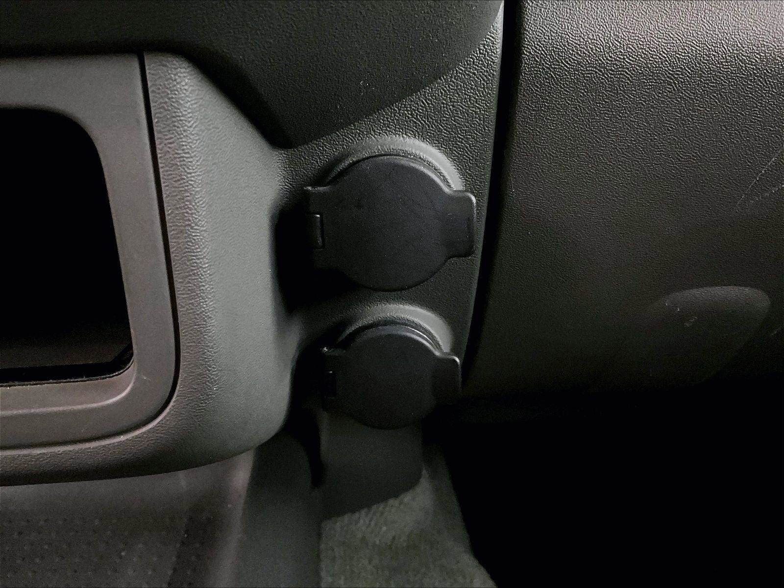 Used 2015 Nissan Frontier SV image 32