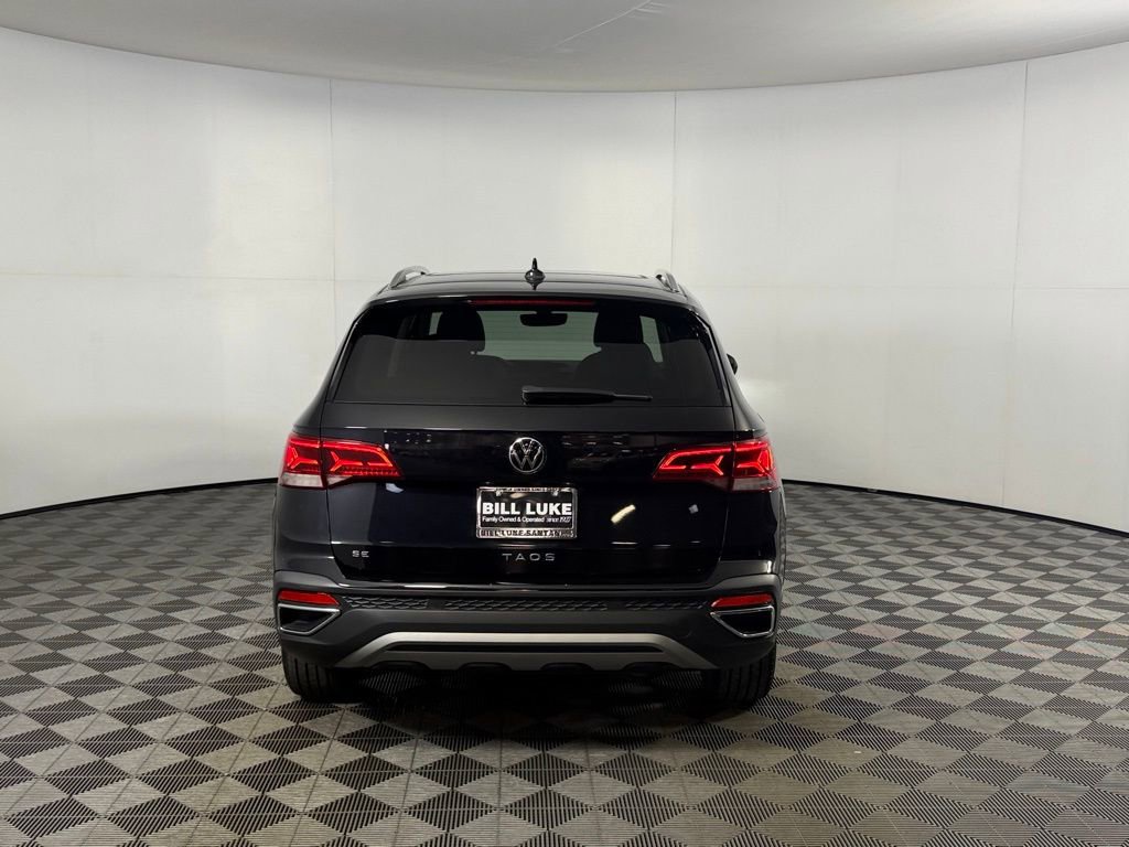Used 2023 Volkswagen Taos SE w/ Panoramic Sunroof Package image 8