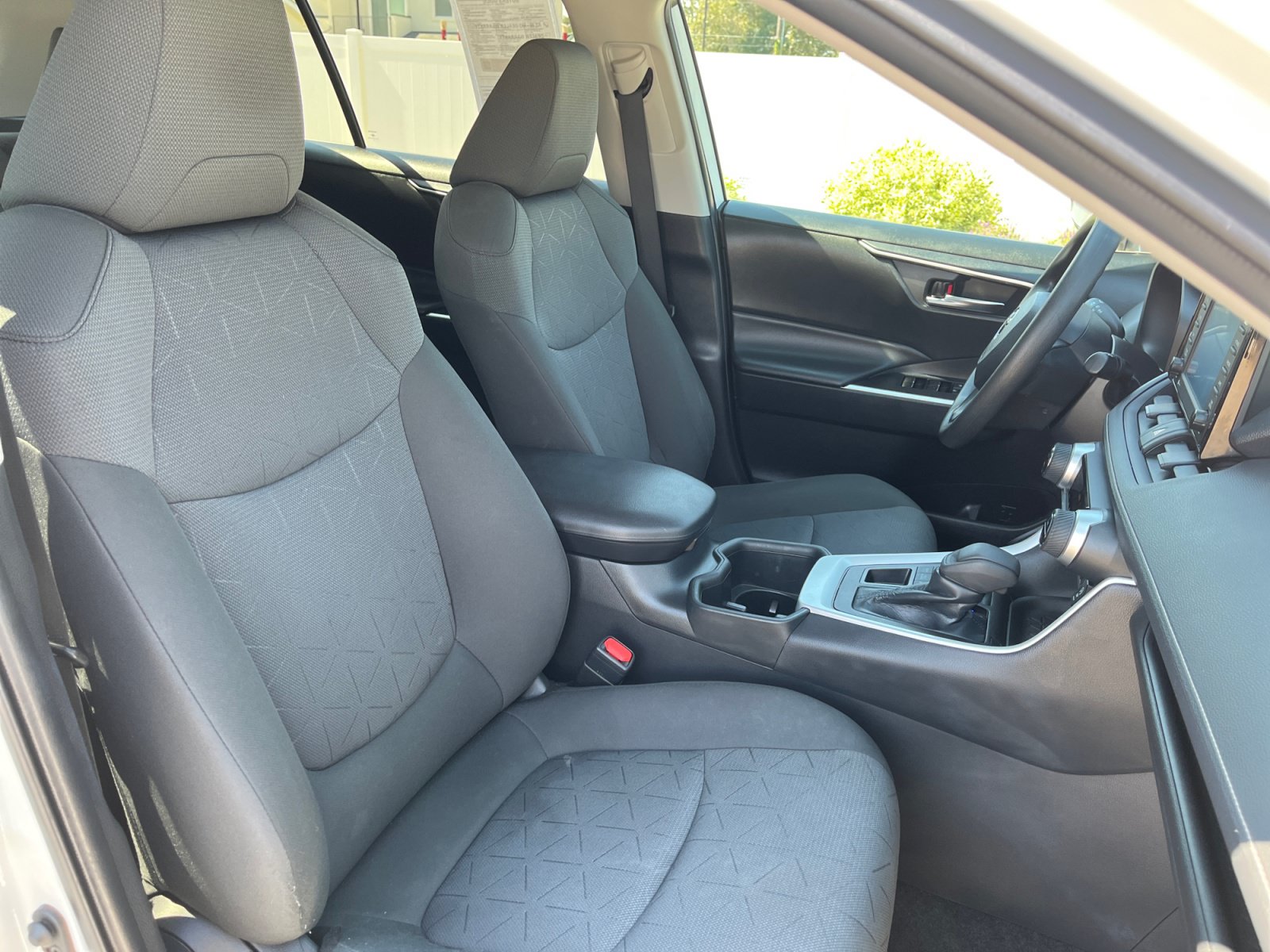 Used 2022 Toyota RAV4 XLE AWD/4WD image 19