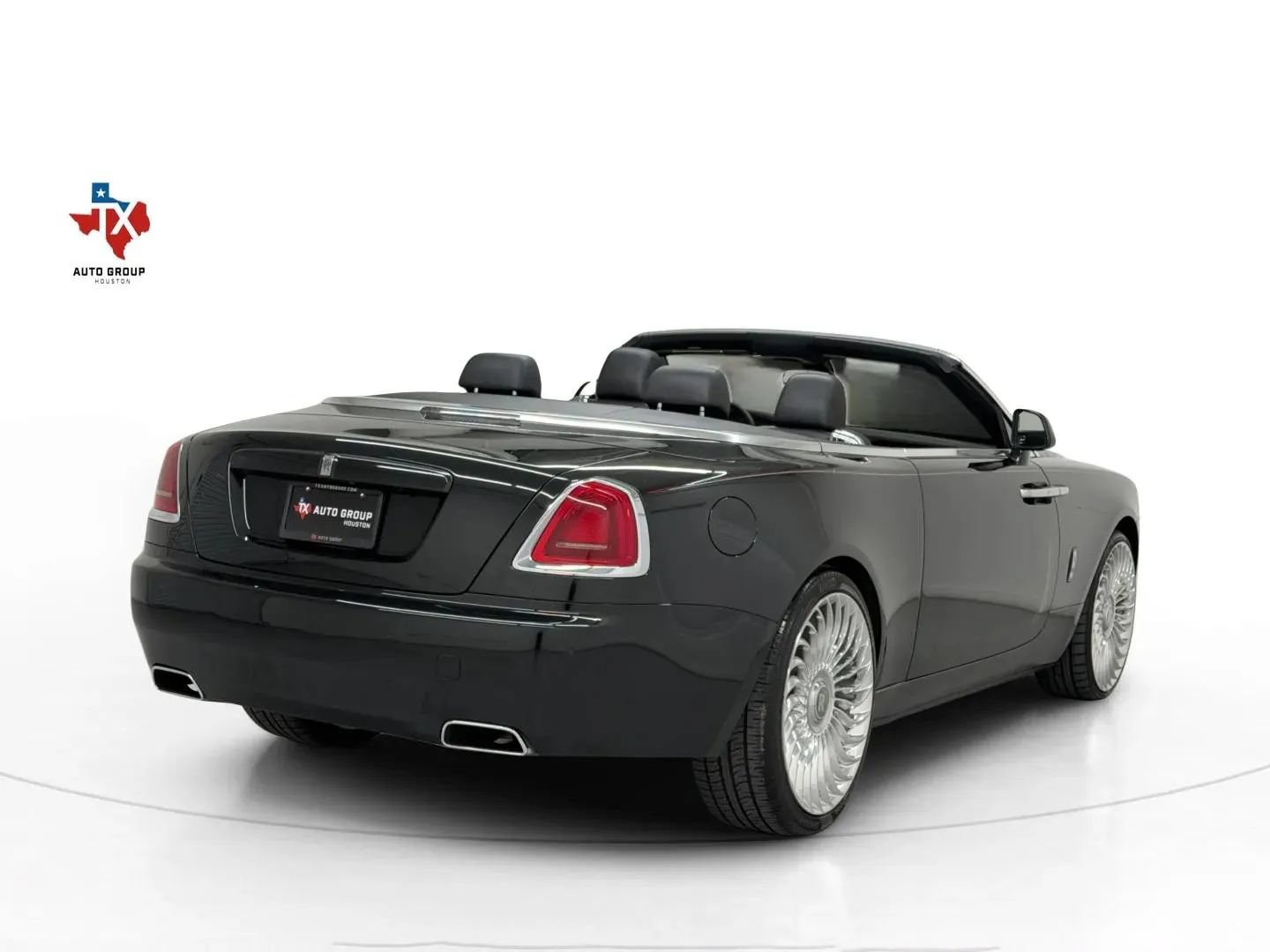 Used 2017 Rolls-Royce Dawn RWD image 56