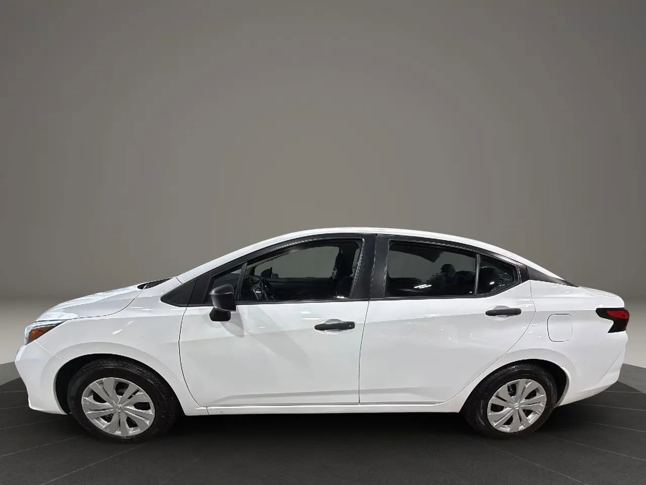 Used 2023 Nissan Versa S FWD image 8