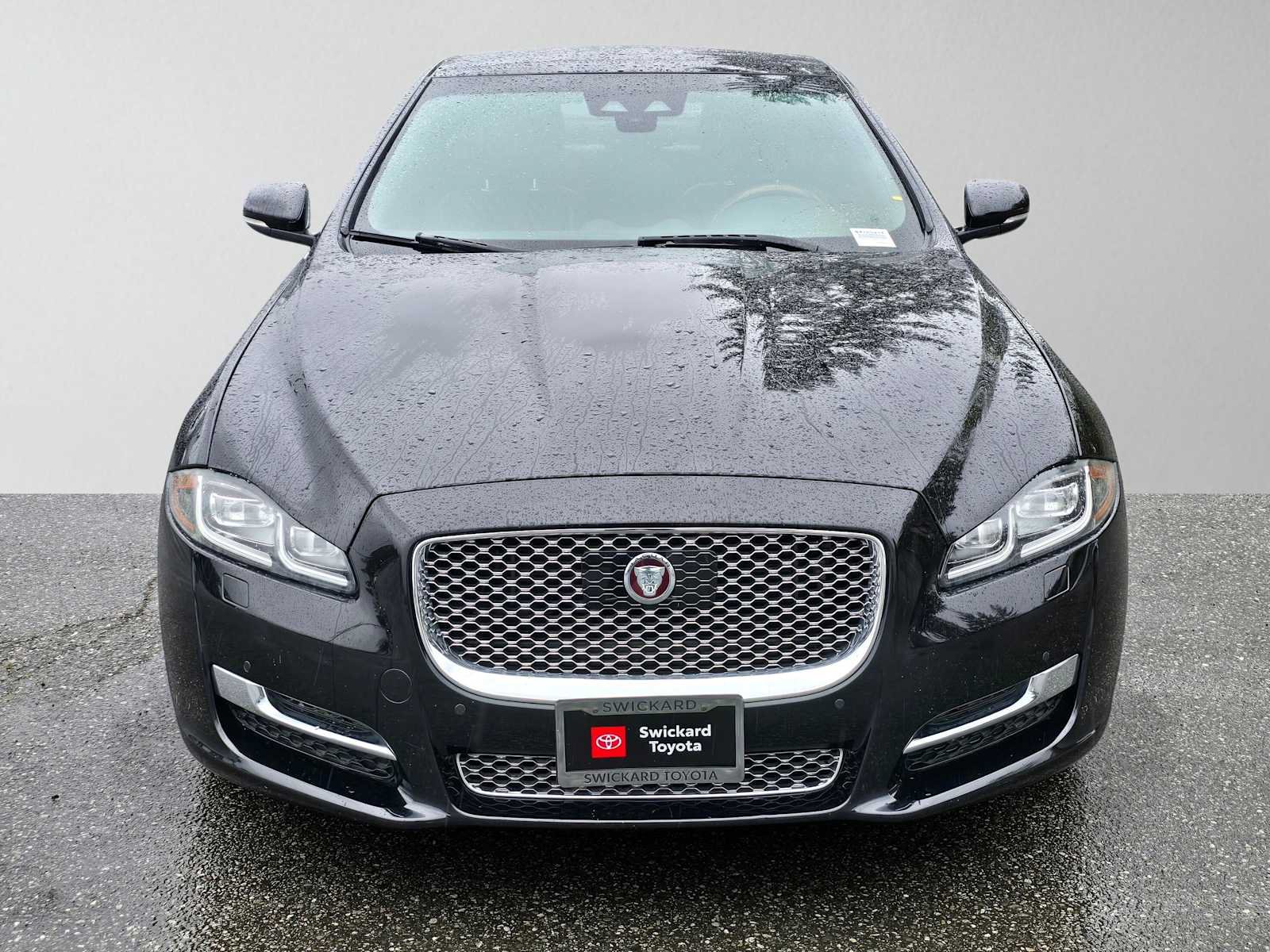Used 2019 Jaguar XJ L Portfolio RWD image 2
