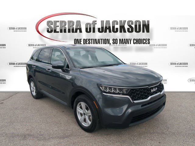 Used 2022 Kia Sorento LX image 2