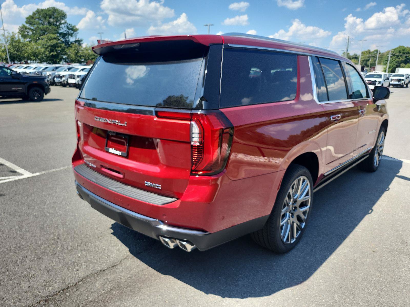 New 2026 GMC Yukon XL Denali Ultimate AWD/4WD image 3