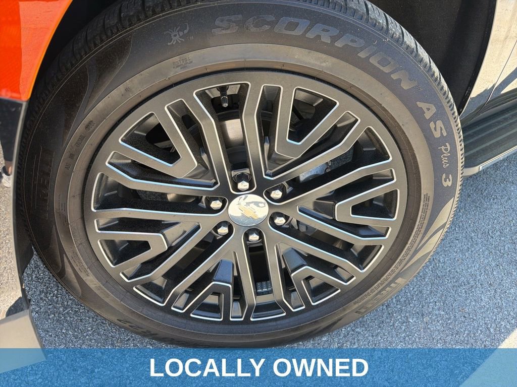 Used 2021 Chevrolet Tahoe Premier w/ Premium Package AWD/4WD image 3