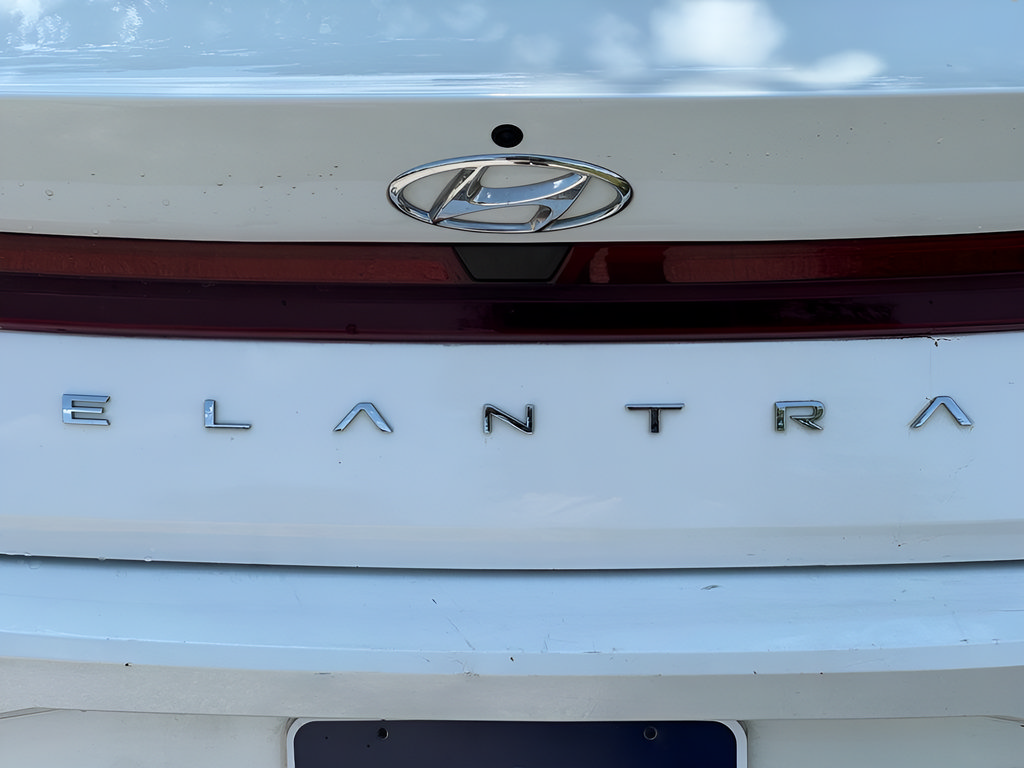 Used 2021 Hyundai Elantra SE FWD image 29