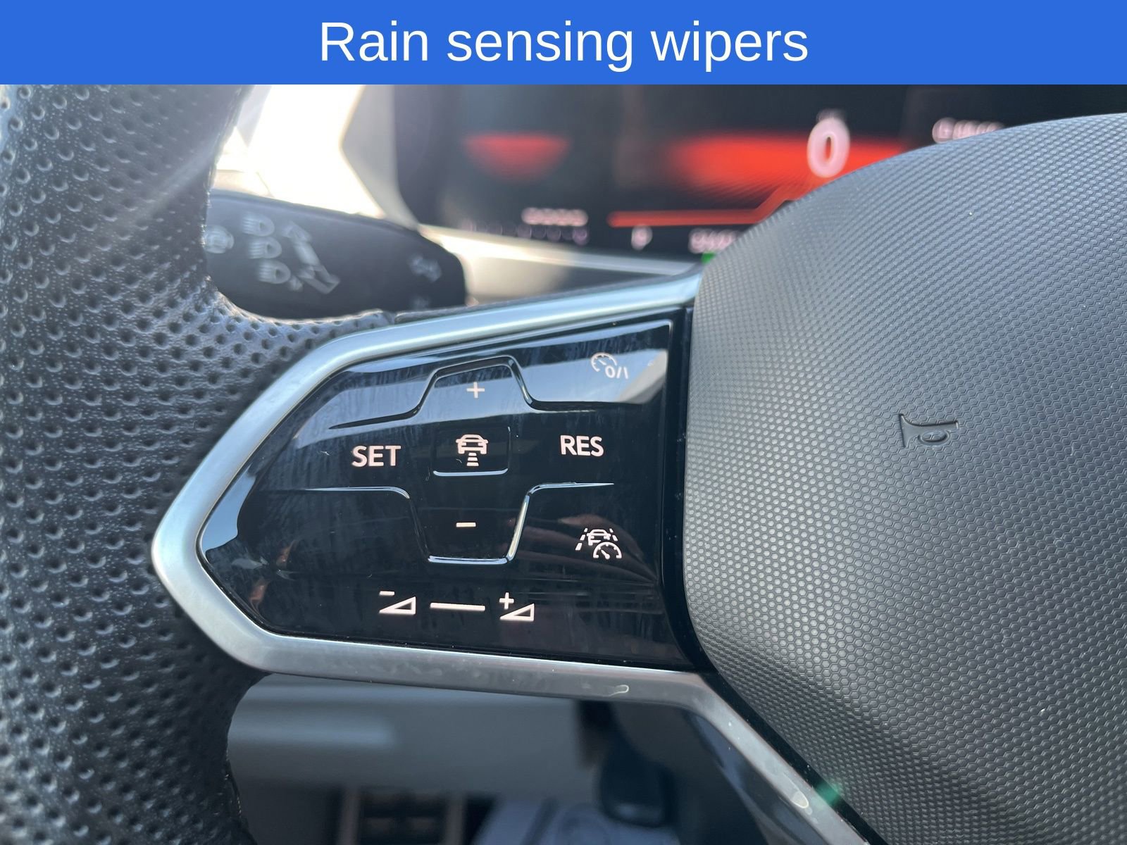 Used 2024 Volkswagen Tiguan SE R-Line image 16