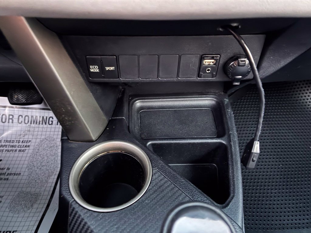 Used 2014 Toyota RAV4 XLE AWD/4WD image 35