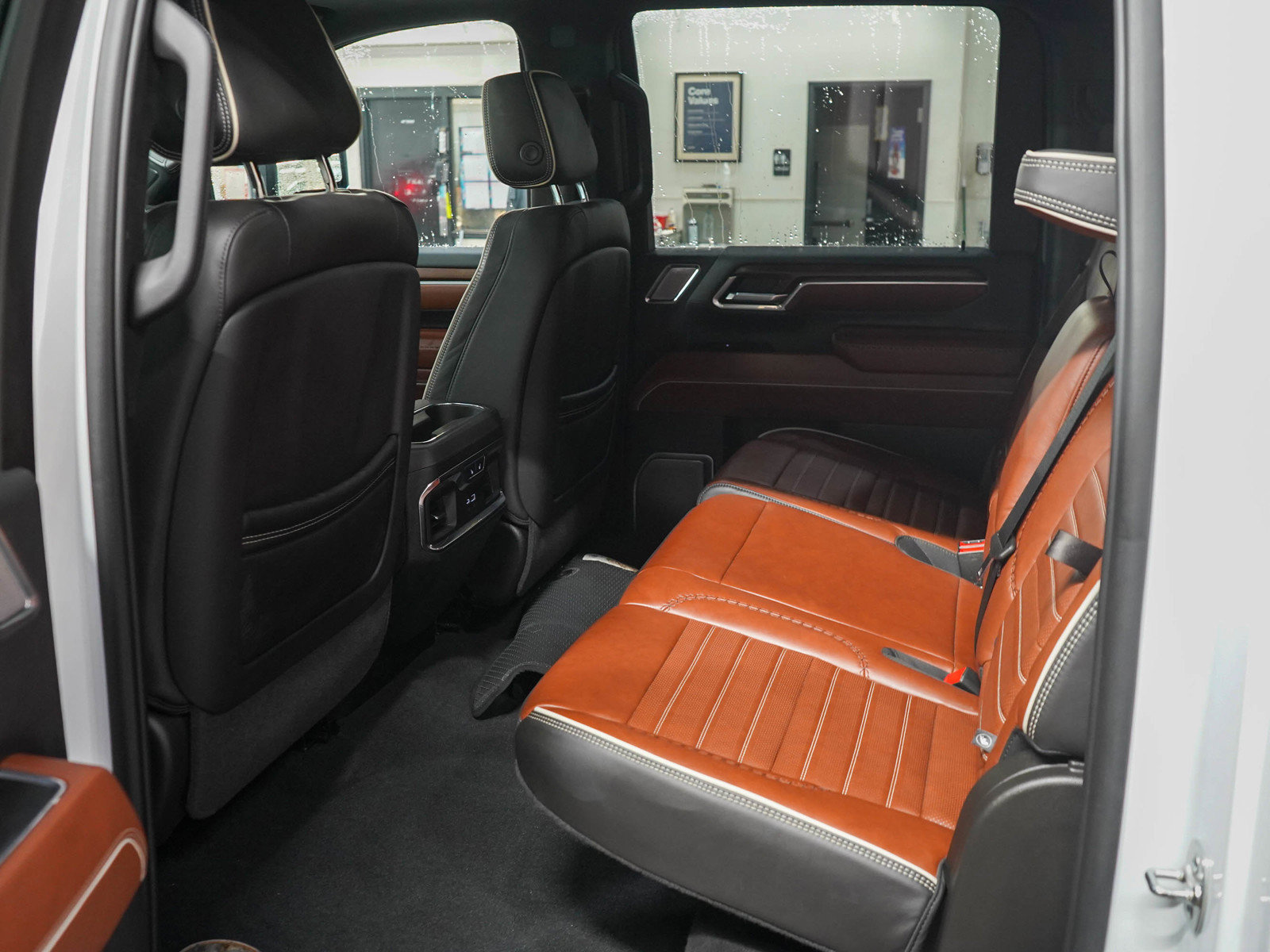 Used 2025 GMC Sierra 3500 Denali Ultimate AWD/4WD image 18