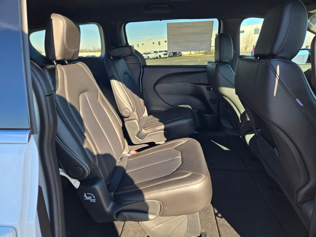 New 2026 Chrysler Voyager LX image 7