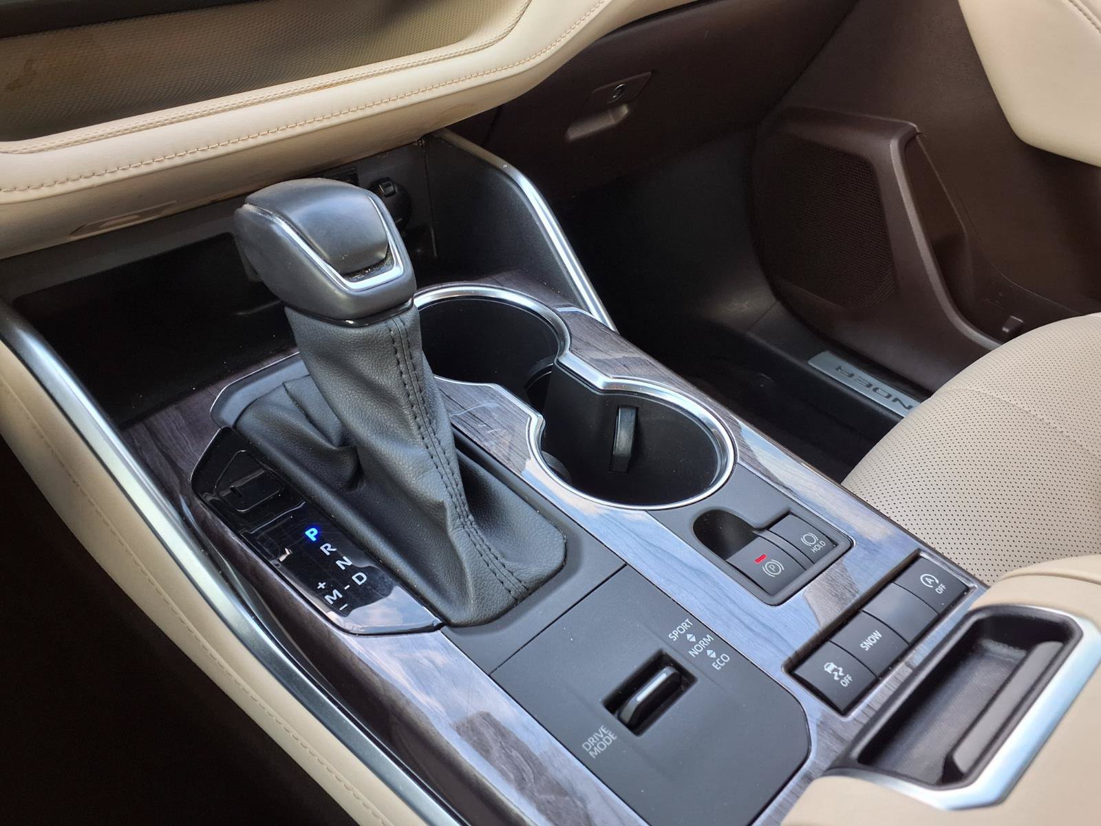 Certified 2021 Toyota Highlander Limited FWD image 26