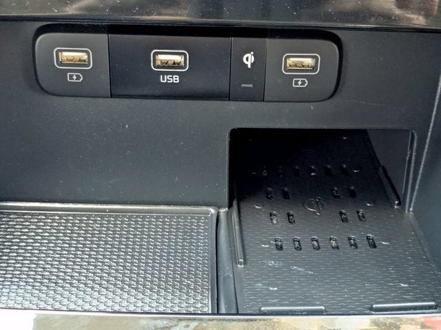 Certified 2024 Kia Carnival SX FWD image 33