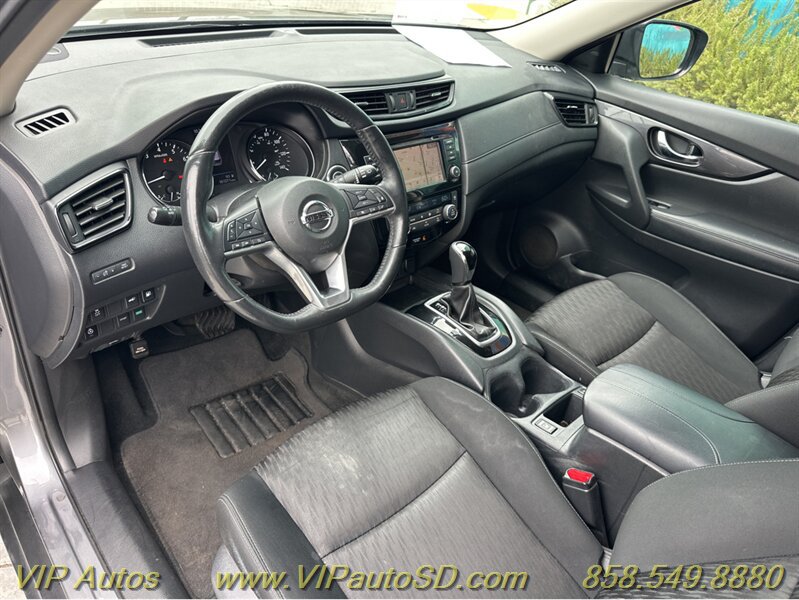 Used 2018 Nissan Rogue SV w/ Premium Package FWD image 16