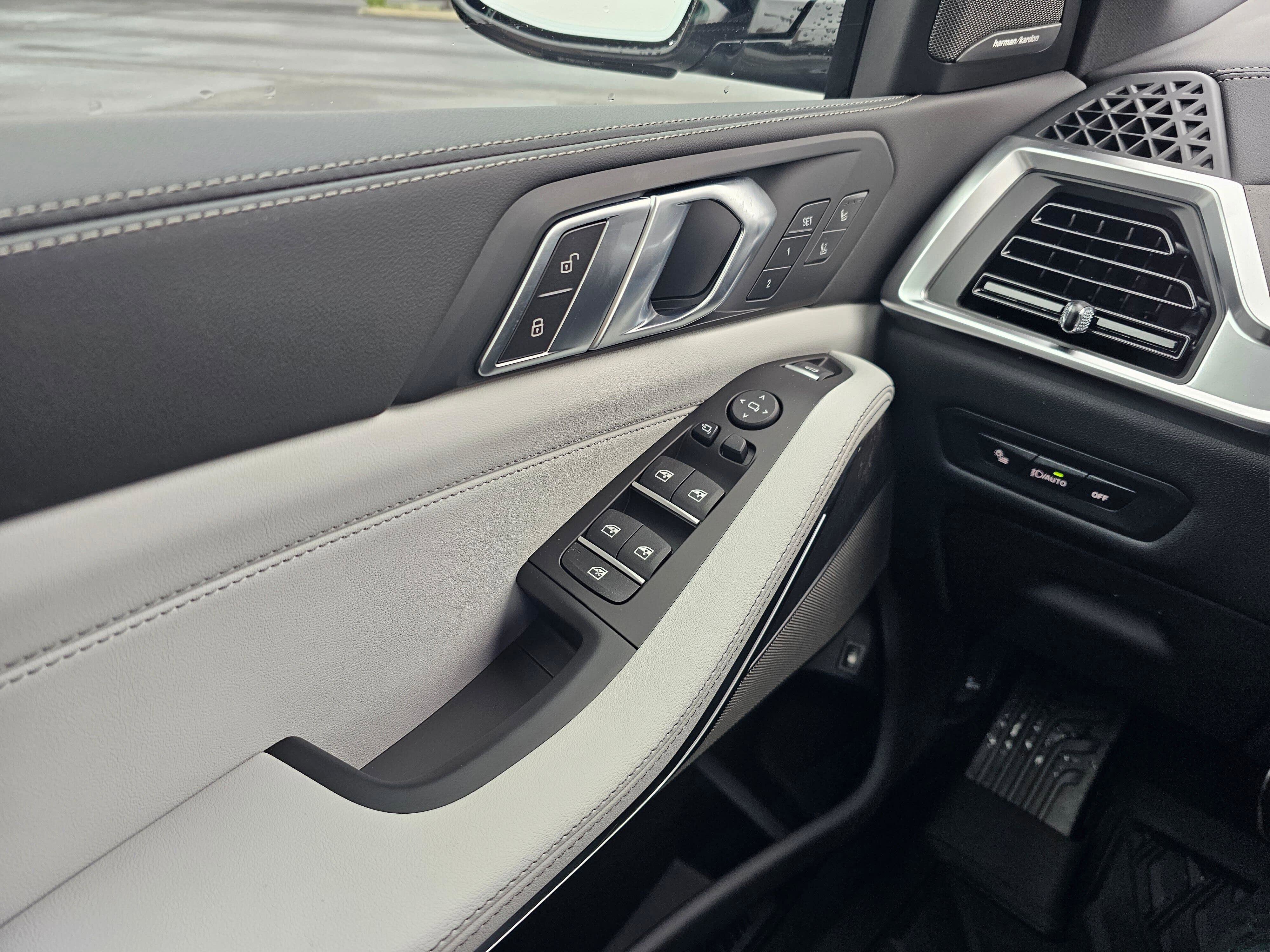 New 2026 BMW X5 xDrive50e w/ Executive Package image 29