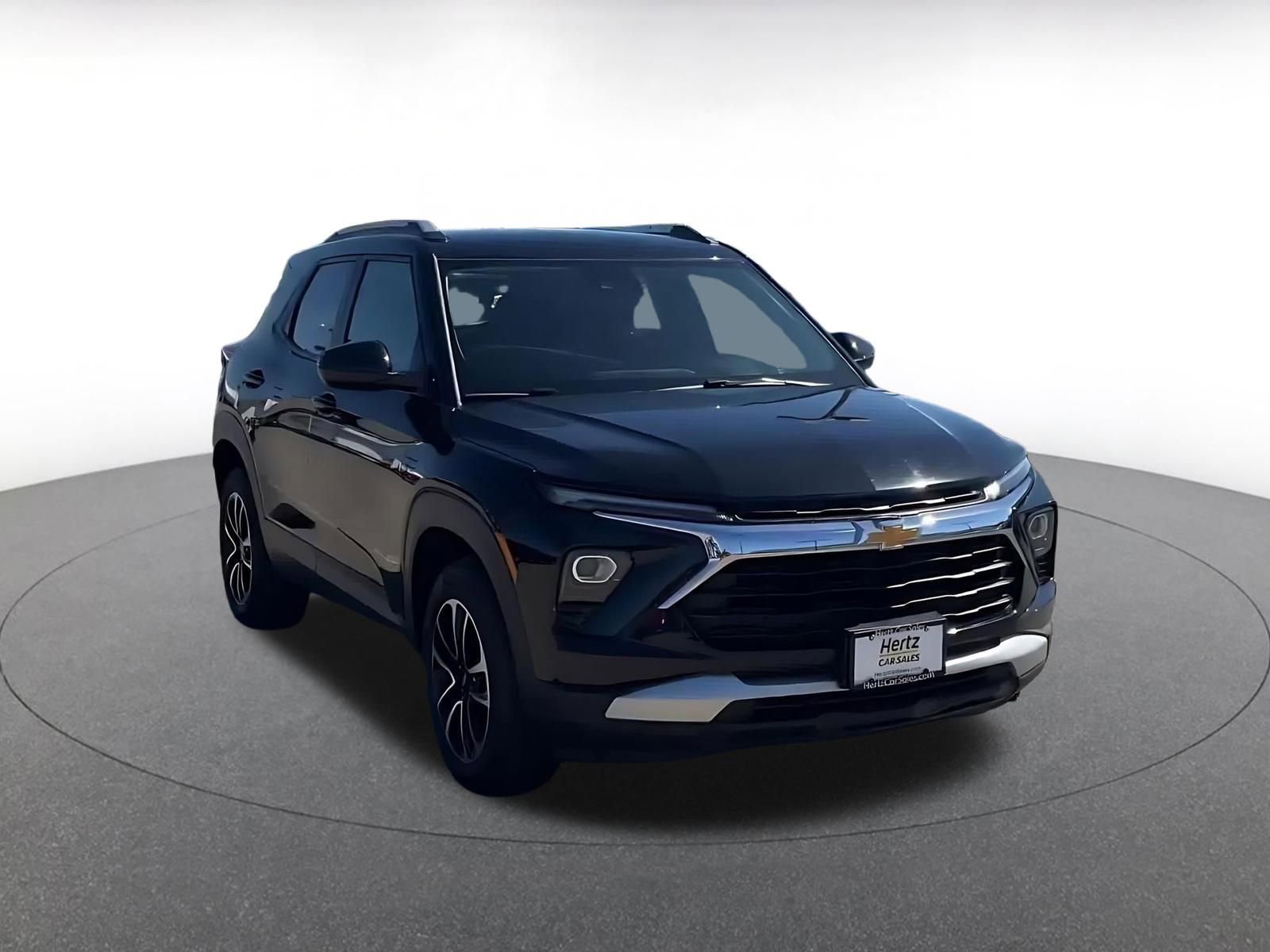 Used 2025 Chevrolet TrailBlazer LT AWD/4WD image 2