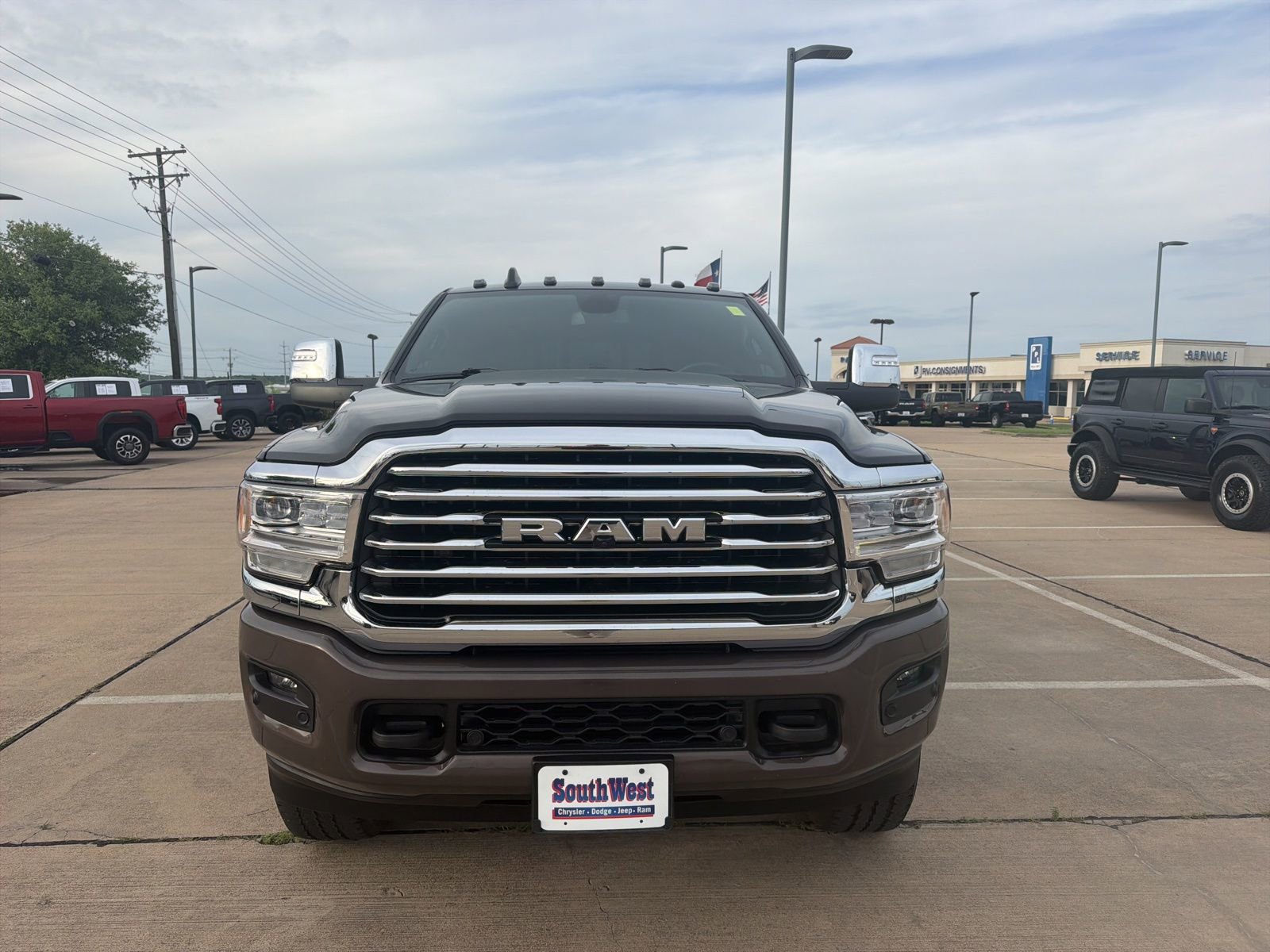 Used 2024 RAM 2500 Limited w/ Towing Technology Group AWD/4WD image 2