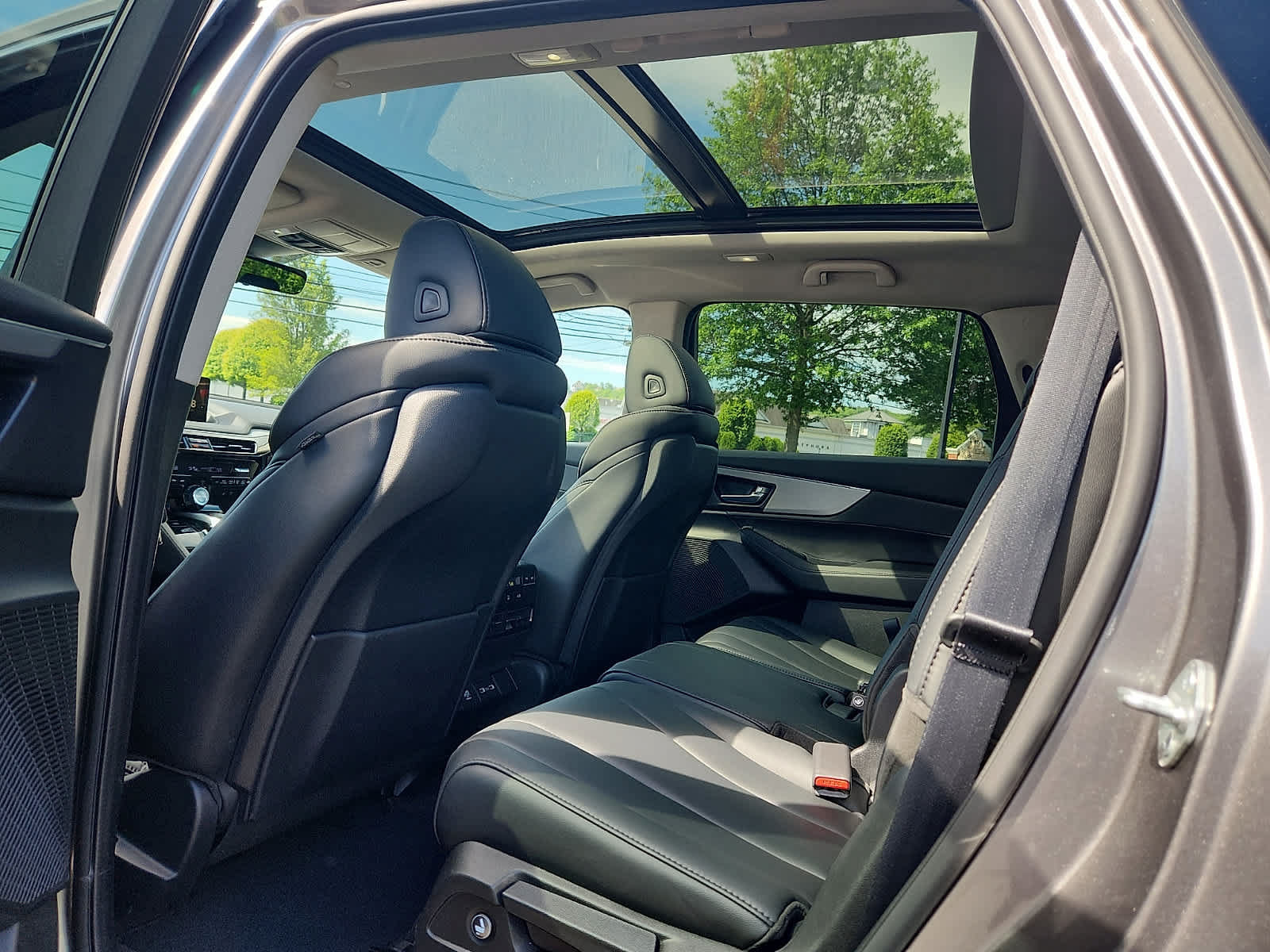 Used 2023 Acura MDX SH-AWD image 11