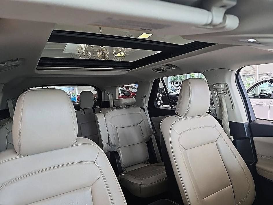 Used 2020 Ford Explorer XLT w/ Equipment Group 202A AWD/4WD image 39