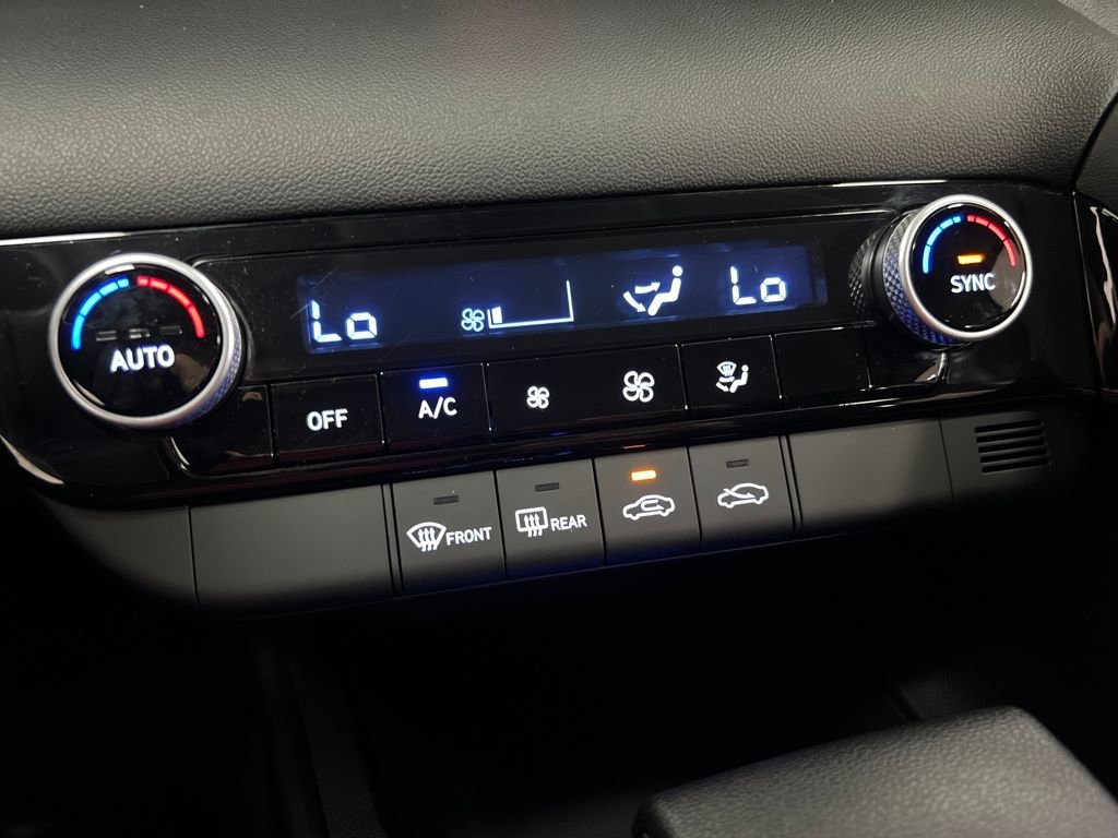 Used 2025 Hyundai Elantra Blue image 19