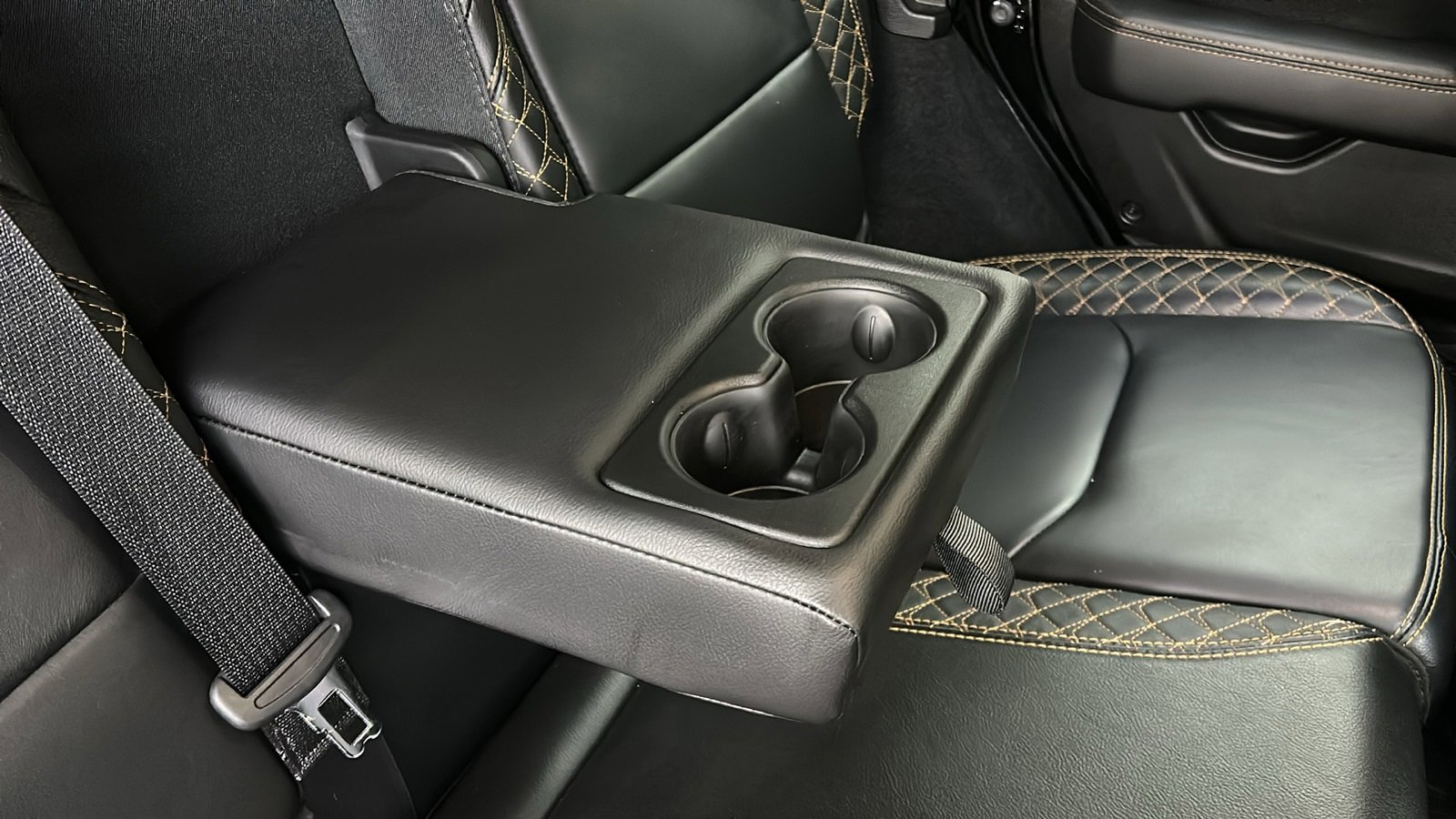 Used 2023 Jeep Wrangler Unlimited Sahara image 37